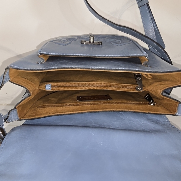 Elegant Blue Embossed Leather Bag - Picture 14 of 17
